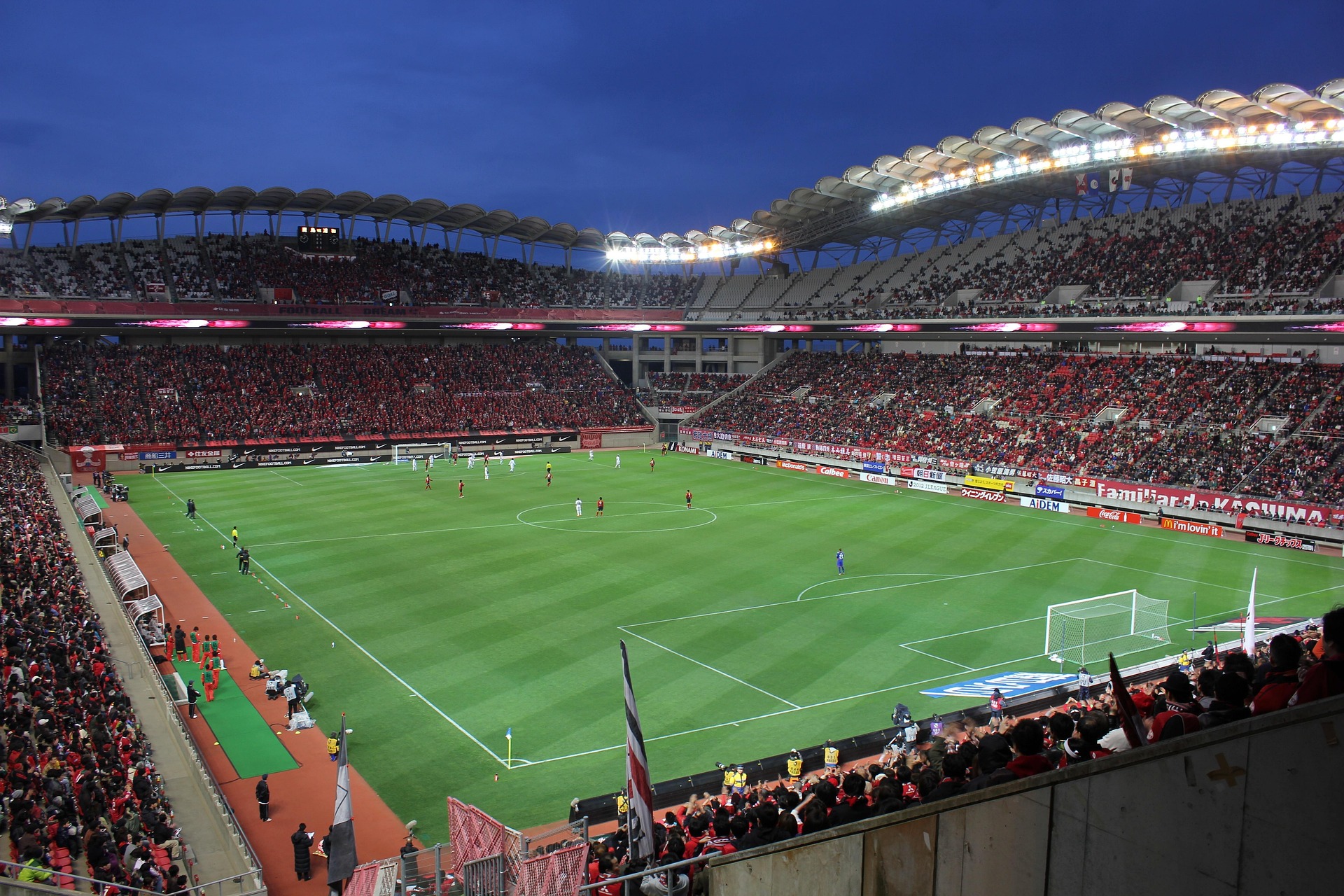 Stadion mit Flutlicht